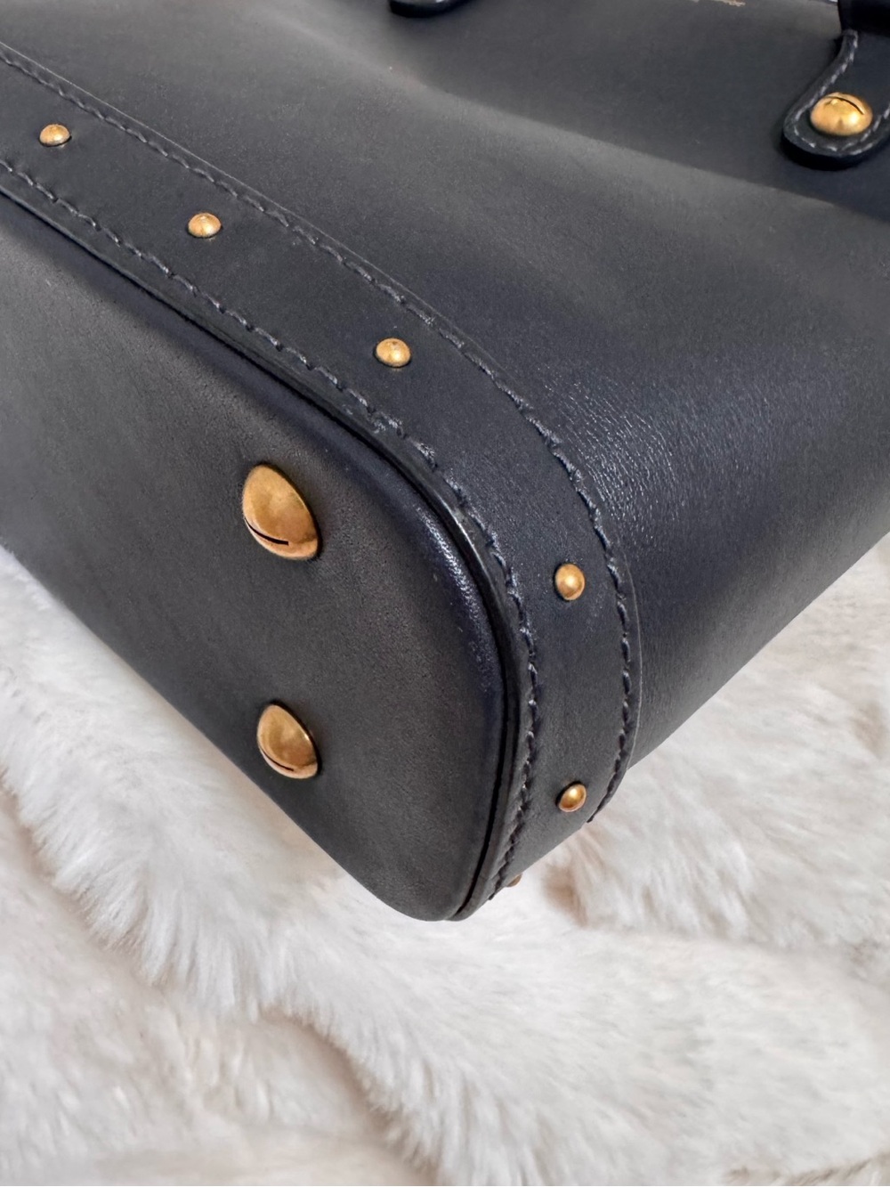 Dior Dioravenue Bucket Bag - Picture 6 of 13
